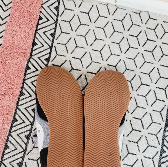 Saucony Hornet Sneaker in Black & Gray, sz 8.5 - Picture 11 of 11